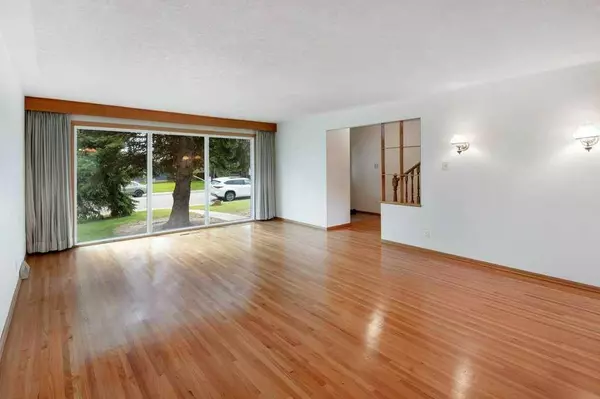 139 Wedgewood DR SW, Calgary, AB t3c3g9