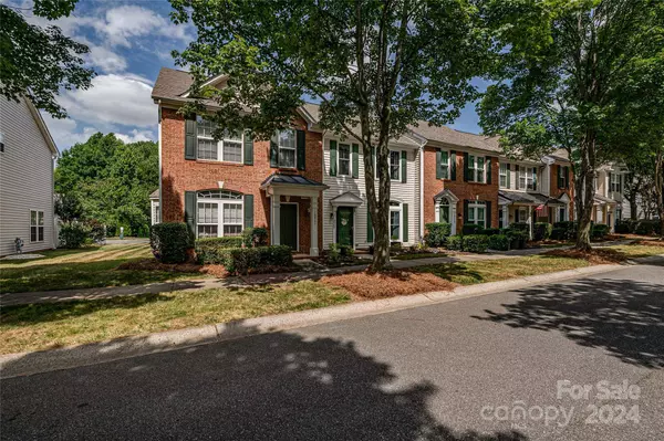 19045 Coachmans TRCE, Cornelius, NC 28031