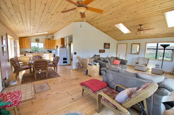 564 N 810 W, Teasdale, UT 84773