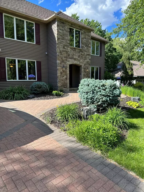 1567 Mallard DR, Eagan, MN 55122