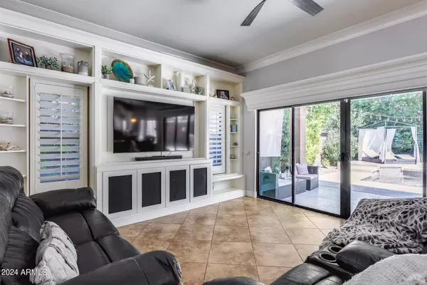 6340 W SADDLEHORN Road, Phoenix, AZ 85083