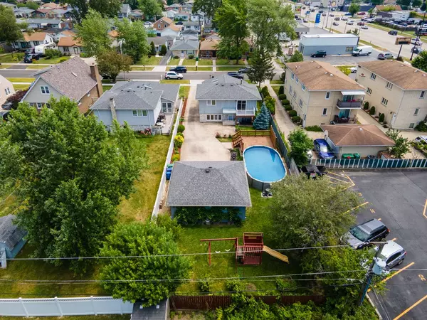 8642 Menard Avenue, Burbank, IL 60459