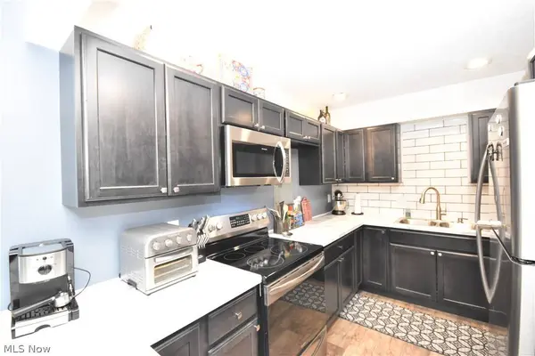 25 Berkshire CT, Akron, OH 44313