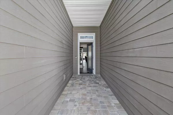 557 Palace Dr, St Augustine, FL 32084