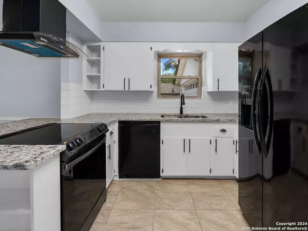 645 MOORSIDE DR, Windcrest, TX 78239-2539