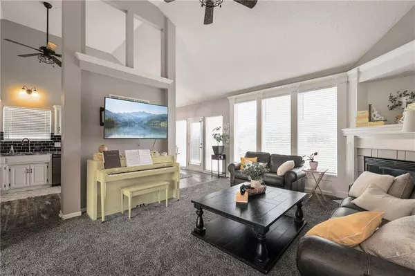 1210 NW Honeylocust CT, Grain Valley, MO 64029