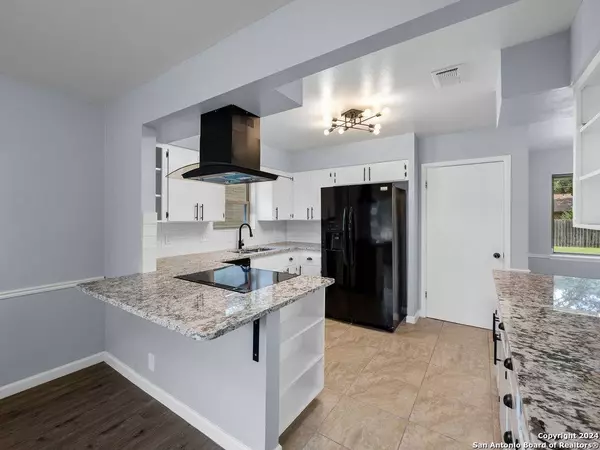 645 MOORSIDE DR, Windcrest, TX 78239-2539