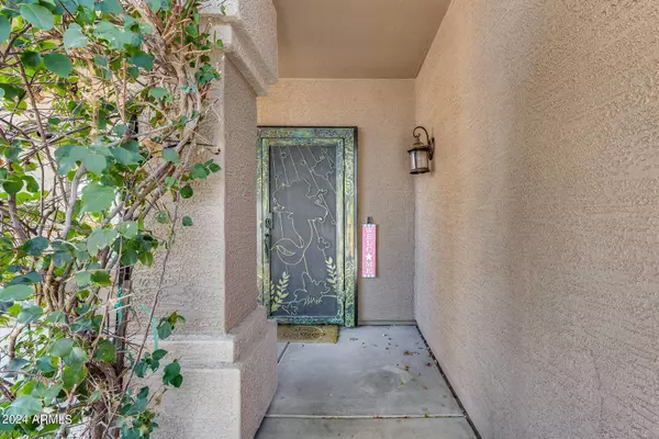 6340 W SADDLEHORN Road, Phoenix, AZ 85083