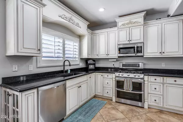 6340 W SADDLEHORN Road, Phoenix, AZ 85083