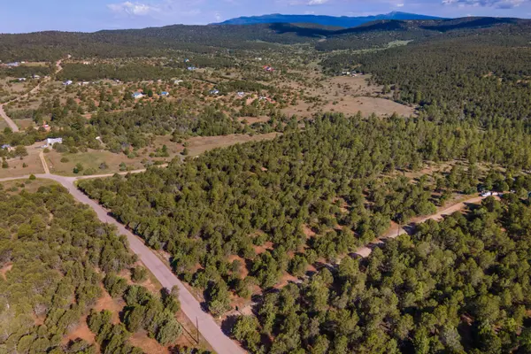 10 Young RD, Tijeras, NM 87059