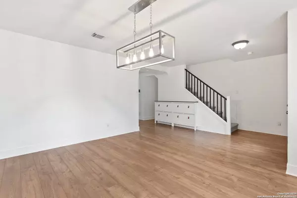 727 CLOVER CRK, San Antonio, TX 78245-2335