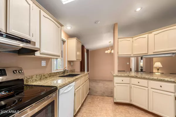 2400 E BASELINE Avenue #258, Apache Junction, AZ 85119