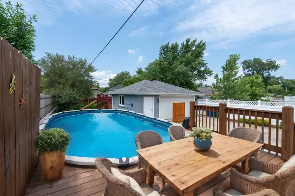 8642 Menard Avenue, Burbank, IL 60459