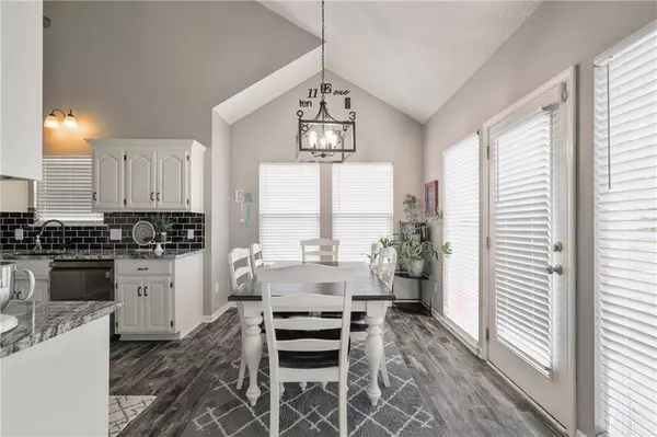 1210 NW Honeylocust CT, Grain Valley, MO 64029