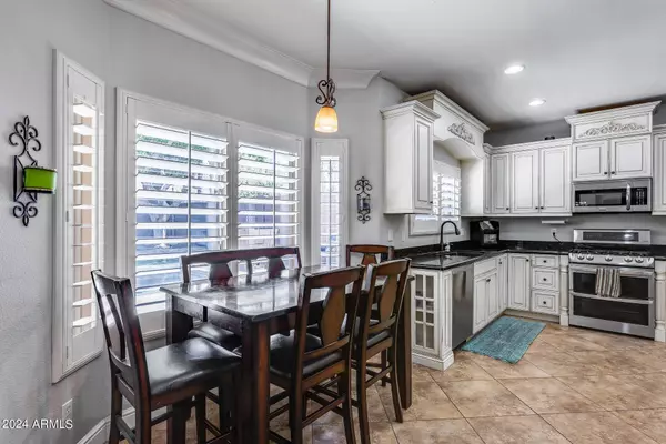 6340 W SADDLEHORN Road, Phoenix, AZ 85083