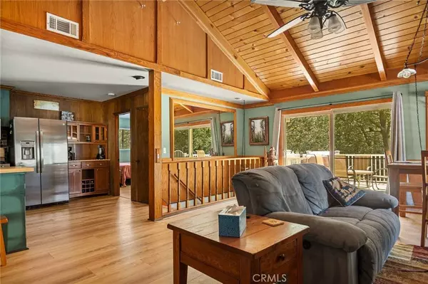 199 Zermat DR, Crestline, CA 92325