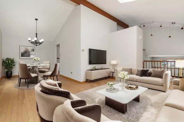 8642 Menard Avenue, Burbank, IL 60459