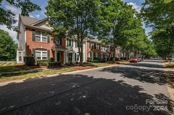 19045 Coachmans TRCE, Cornelius, NC 28031