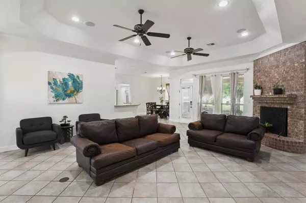 5920 Myra Drive, Mansfield, TX 76063