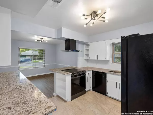 645 MOORSIDE DR, Windcrest, TX 78239-2539