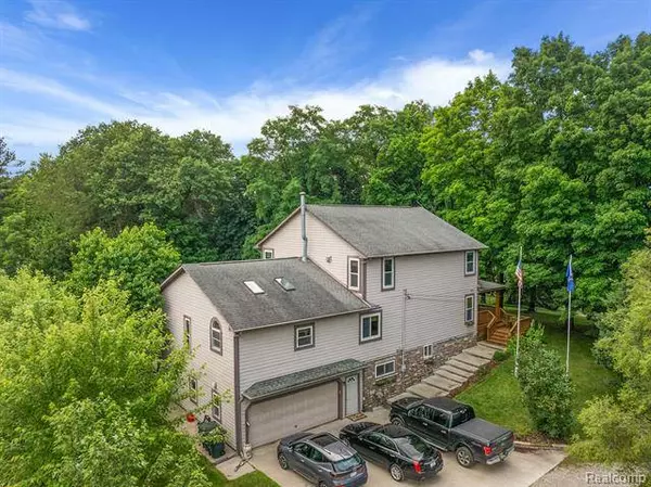 215 HEIGHTS Road, Lake Orion, MI 48362