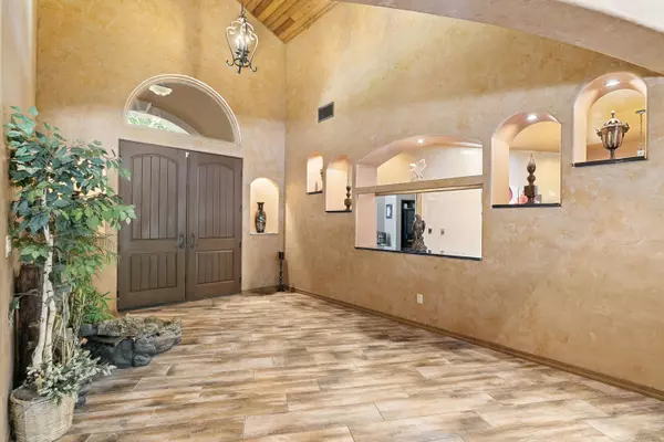 420 Calle Conejo LN, Corrales, NM 87048