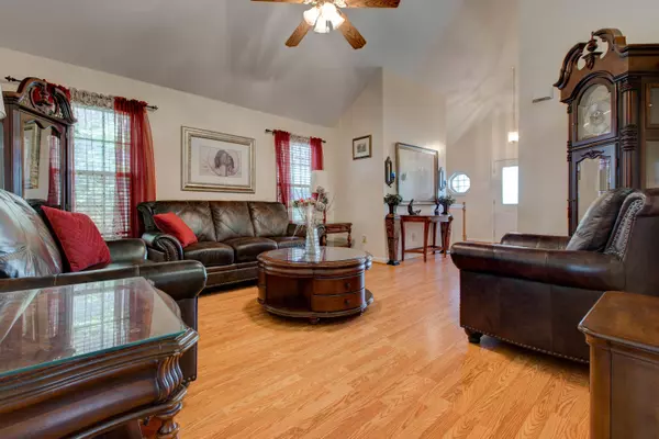 302 Virginia LN, Nicholasville, KY 40356