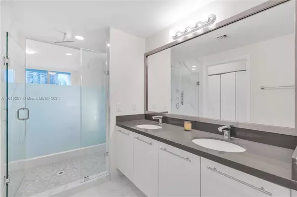 90 SW 3rd St #3114, Miami, FL 33130