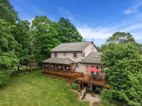 215 HEIGHTS Road, Lake Orion, MI 48362