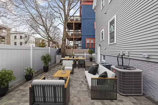 17-19 Cameron Ave #19, Cambridge, MA 02140