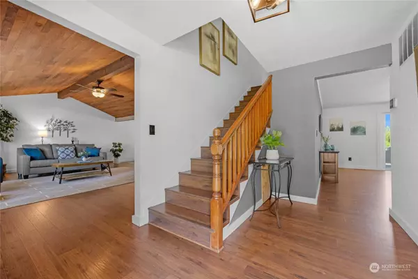 2208 N Trumpeter DR, Mount Vernon, WA 98273