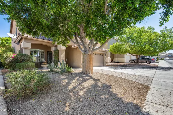 6340 W SADDLEHORN Road, Phoenix, AZ 85083