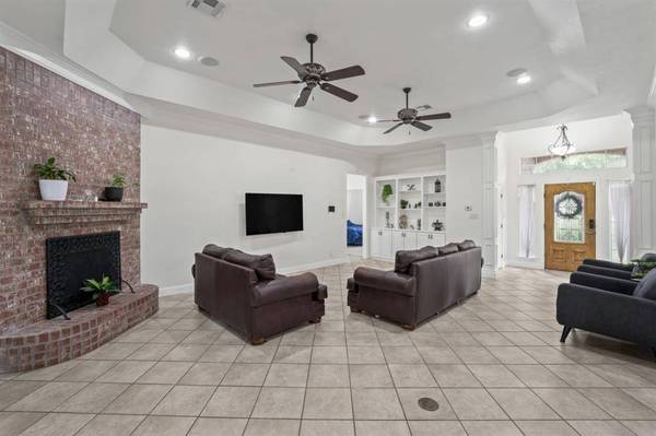 5920 Myra Drive, Mansfield, TX 76063