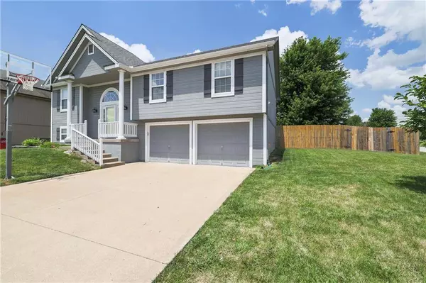 1210 NW Honeylocust CT, Grain Valley, MO 64029
