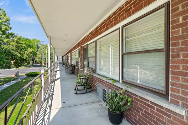 1005 N Harlem AVE #F, Oak Park, IL 60302