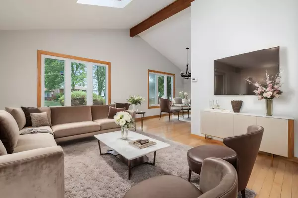 8642 Menard Avenue, Burbank, IL 60459