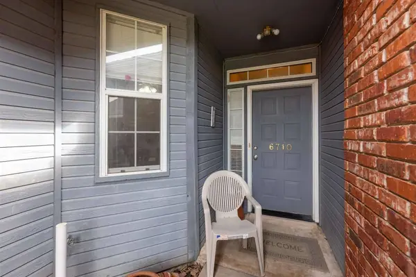 6710 NW Maple Dr, Lawton, OK 73505