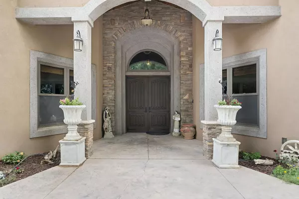 420 Calle Conejo LN, Corrales, NM 87048