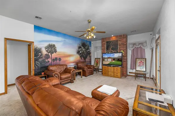 6710 NW Maple Dr, Lawton, OK 73505