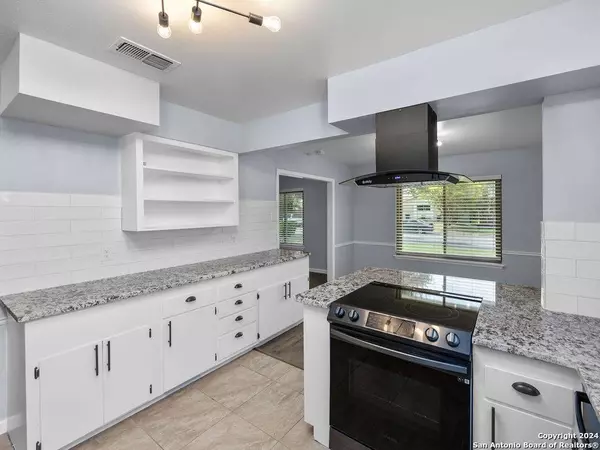 645 MOORSIDE DR, Windcrest, TX 78239-2539