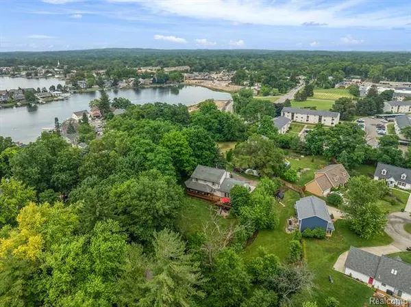 215 HEIGHTS Road, Lake Orion, MI 48362