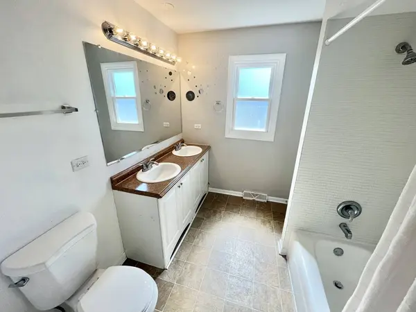 16905 CLYDE Avenue, South Holland, IL 60473