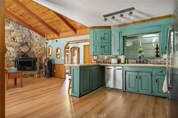 199 Zermat DR, Crestline, CA 92325