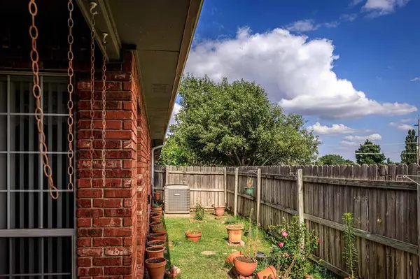 6710 NW Maple Dr, Lawton, OK 73505