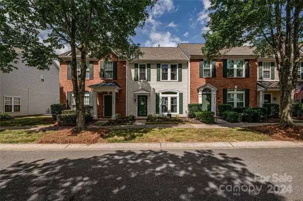 19045 Coachmans TRCE, Cornelius, NC 28031