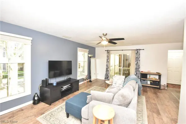 25 Berkshire CT, Akron, OH 44313