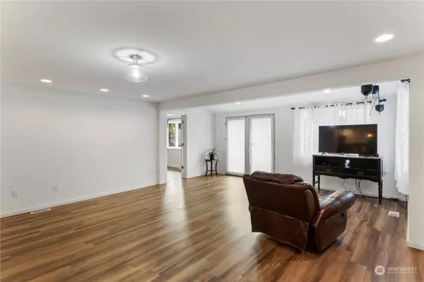 3502 Northshore BLVD NE, Tacoma, WA 98422