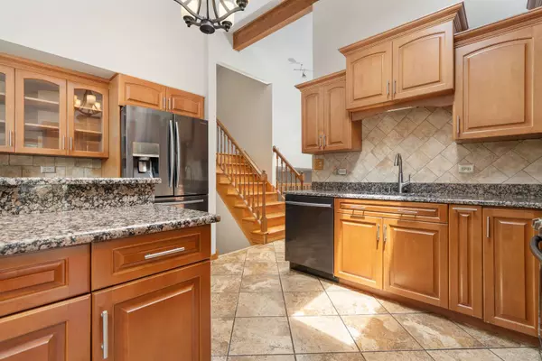 8642 Menard Avenue, Burbank, IL 60459