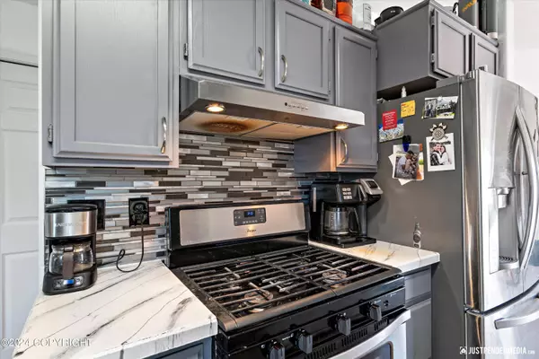 2911 Carriage DR, Anchorage, AK 99507