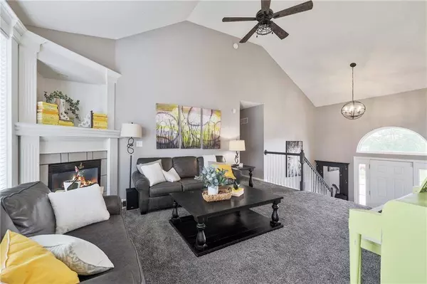 1210 NW Honeylocust CT, Grain Valley, MO 64029